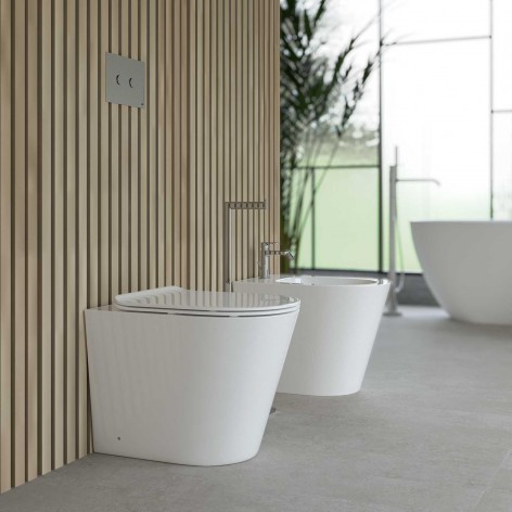 Sanitari a terra filo parete in ceramica bianca tondi wc rimless sedile soft-close